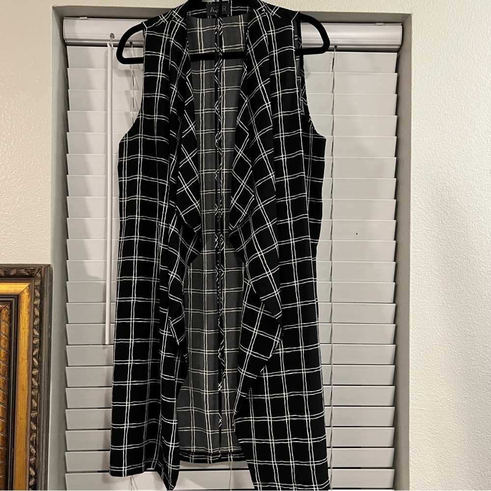 Astr Black and White Plaid Sleeveless Jacket